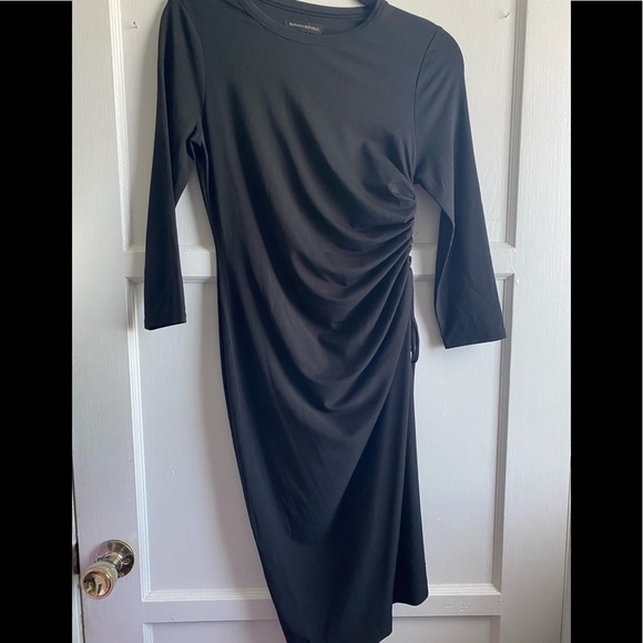 Dresses & Skirts - Banana Republic Rched on the side Longsleeve dress